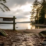 week-end morvan : sentier forestier vers le Lac des Settons, eau calme