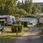 Camping les 2 rivieres morvan : emplacements tentes et caravane, piscine chauffée