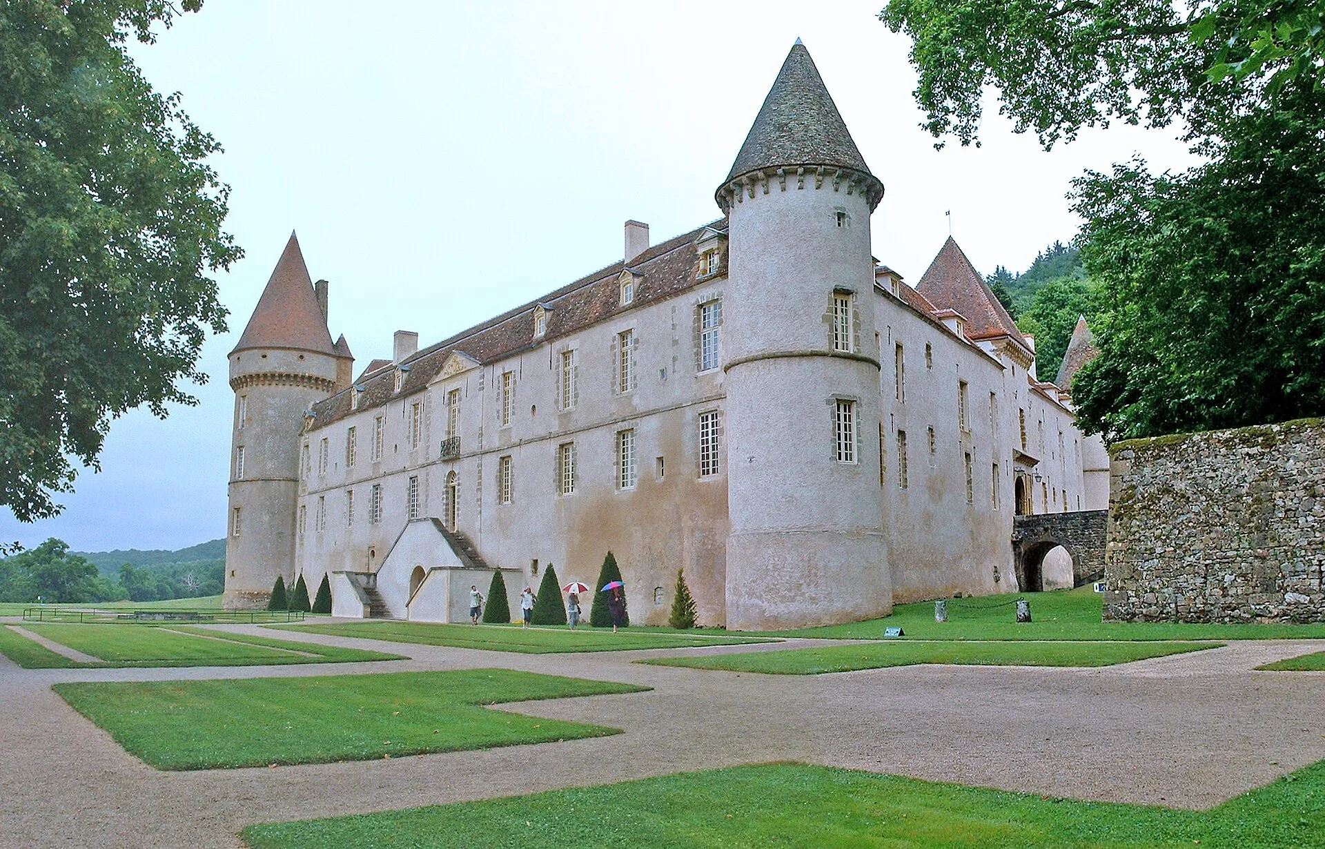 Tours et façade du château de Bazoches