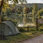 Camping saulieu morvan au vert, tente et étang au Morvan