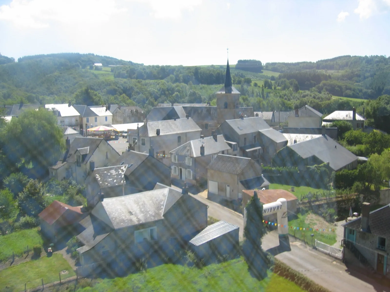 Vue aérienne du village de Villapourçon en 2010