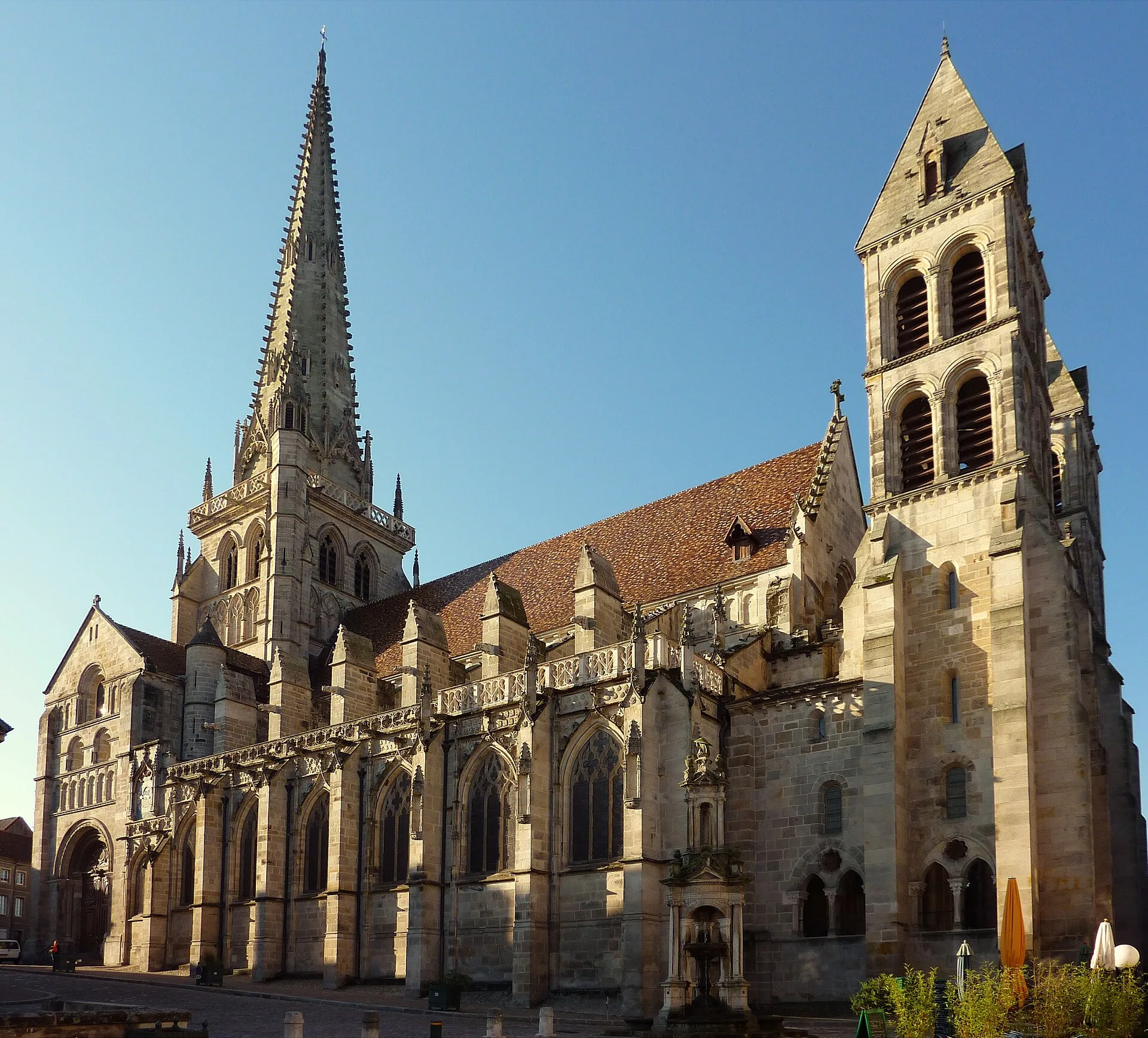 La cathédrale Saint-Lazare d'Autun et sa flèche