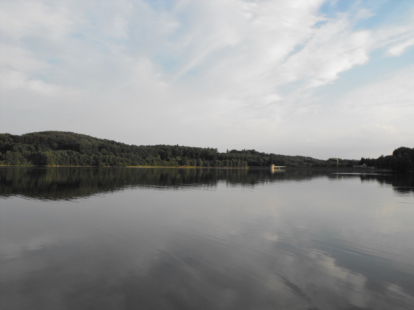 Une vue sur le lac de Chamboux.
